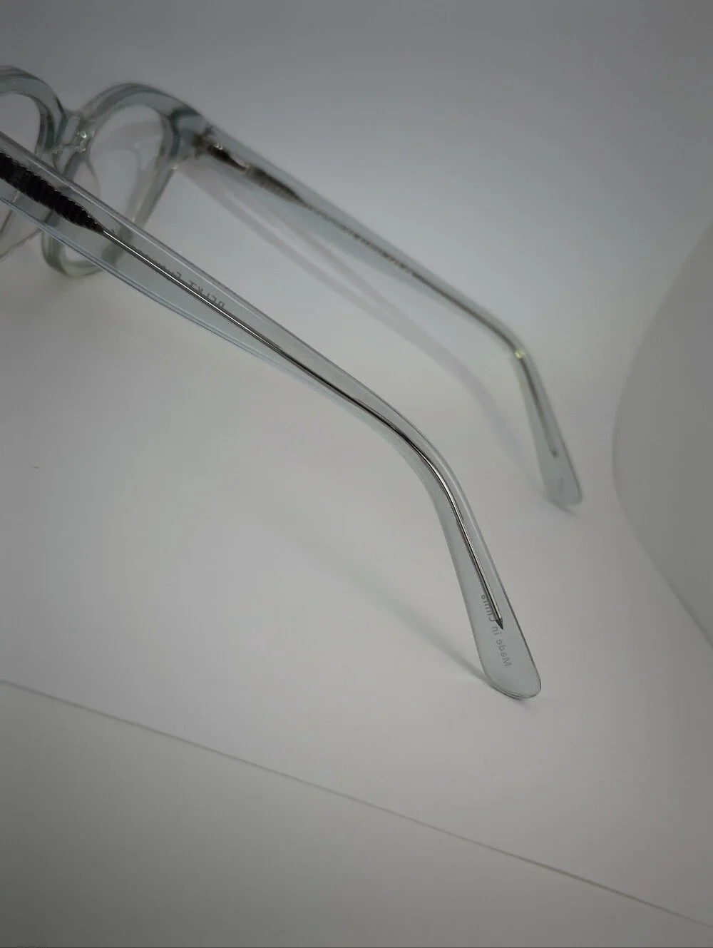RFLKT sleek transparent